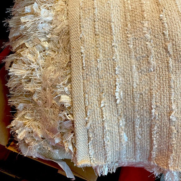 Really large shaggy accent rug - Picture 1 of 2